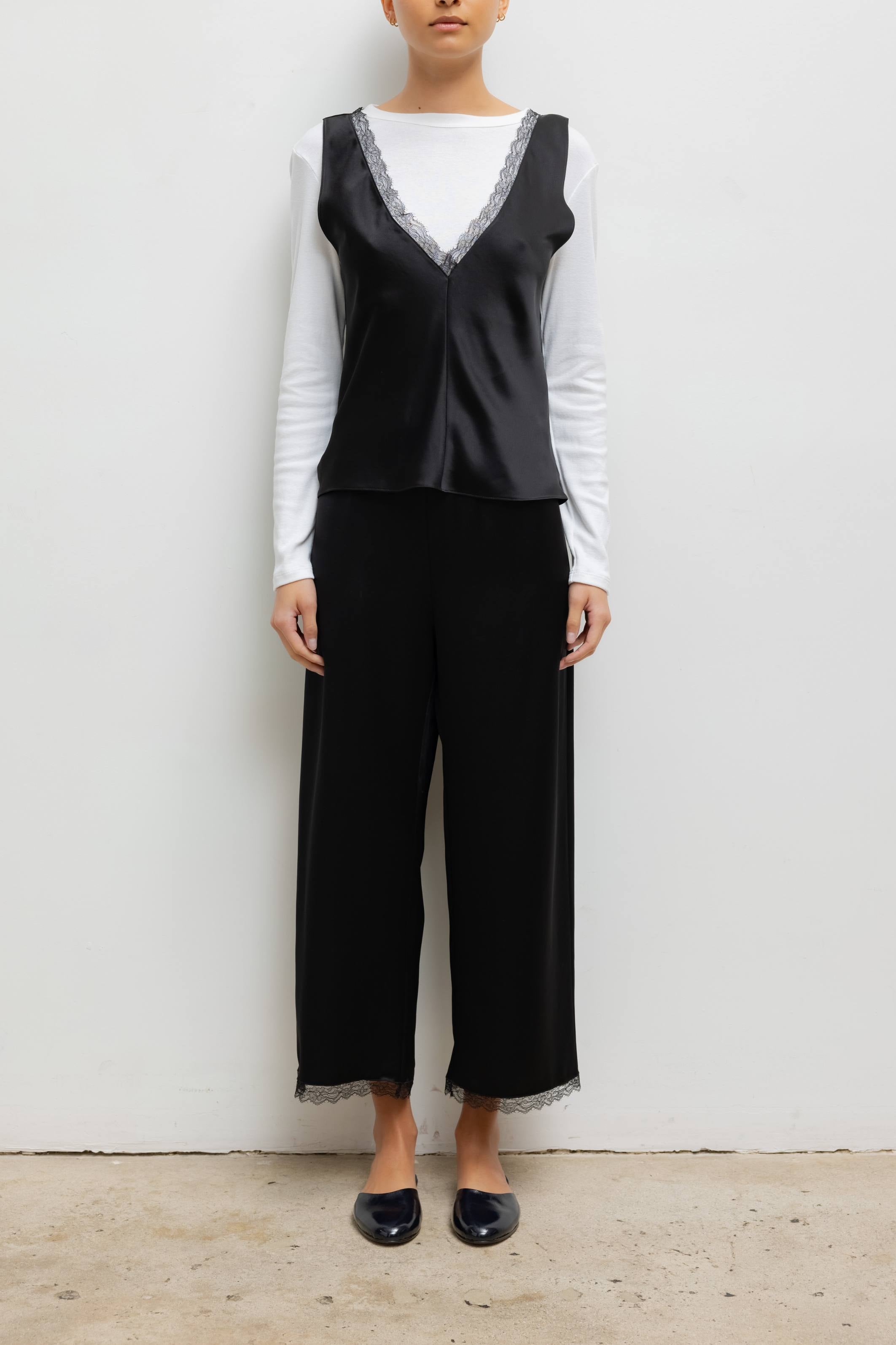 The barb lace V-neck tank - Bessette