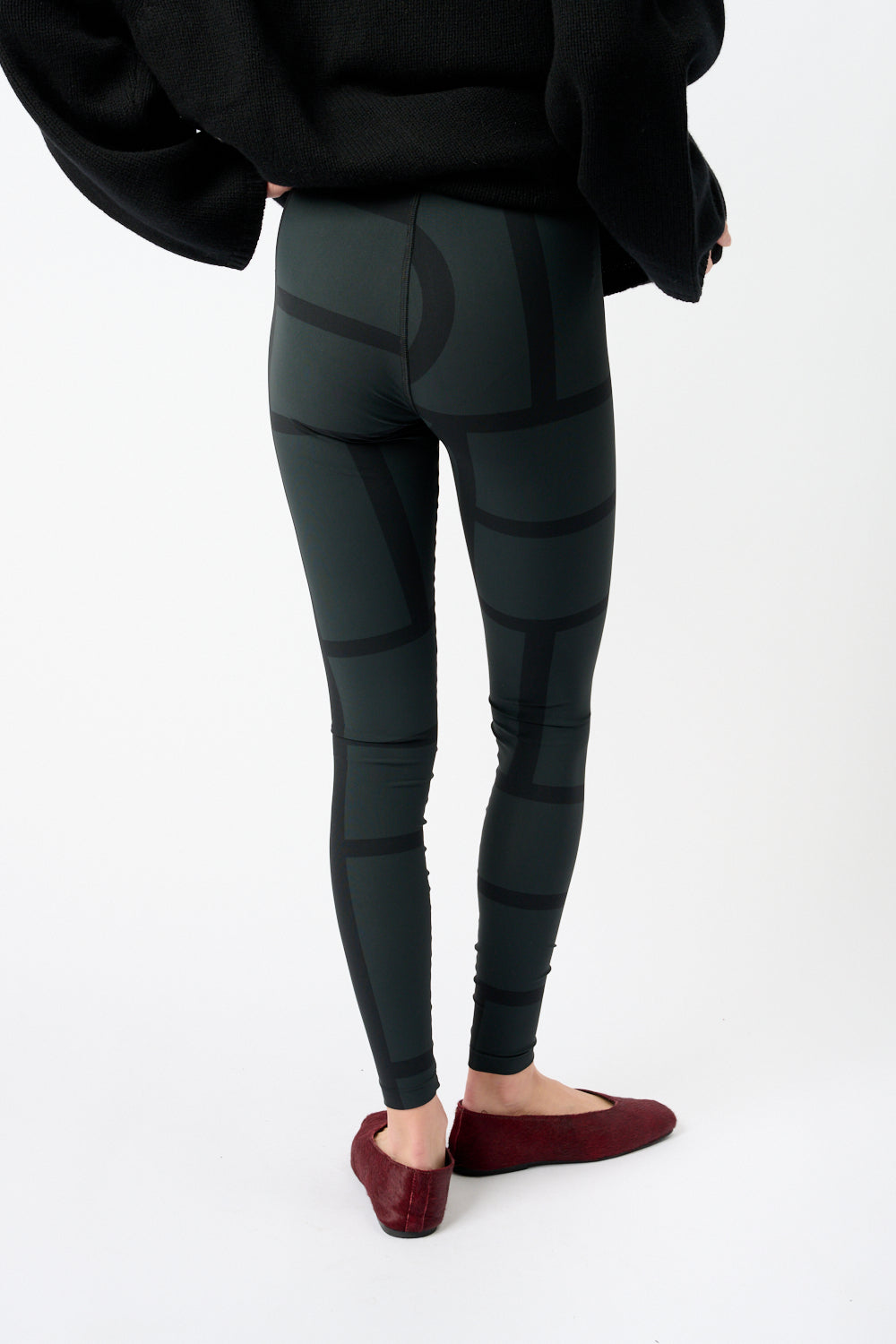 ليغينغز مونوغرام