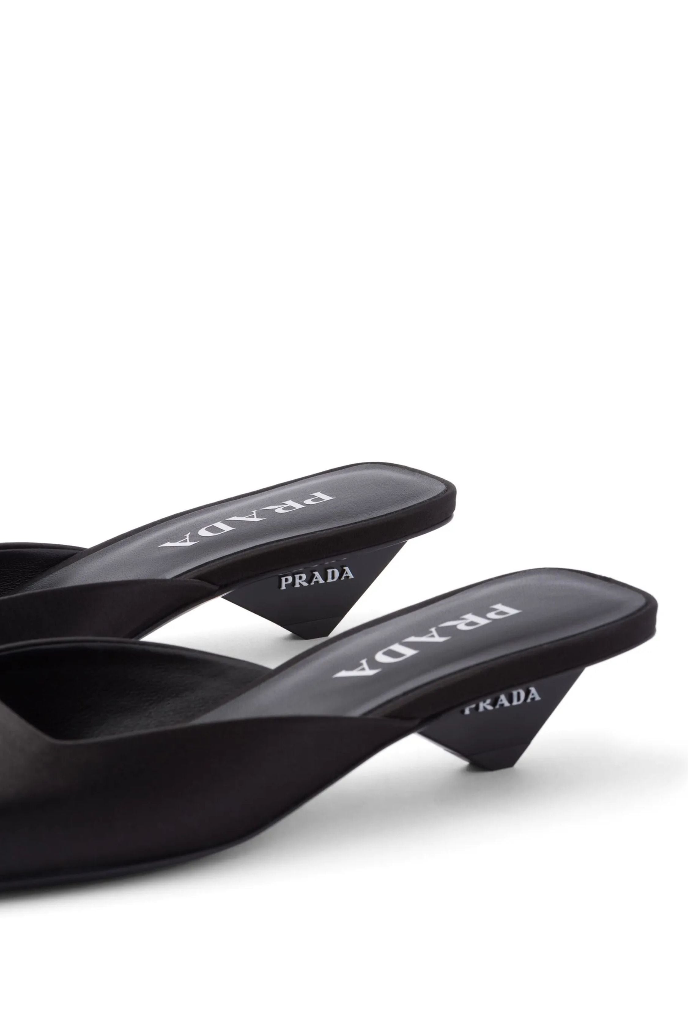 Schwarze Satin Pantoletten