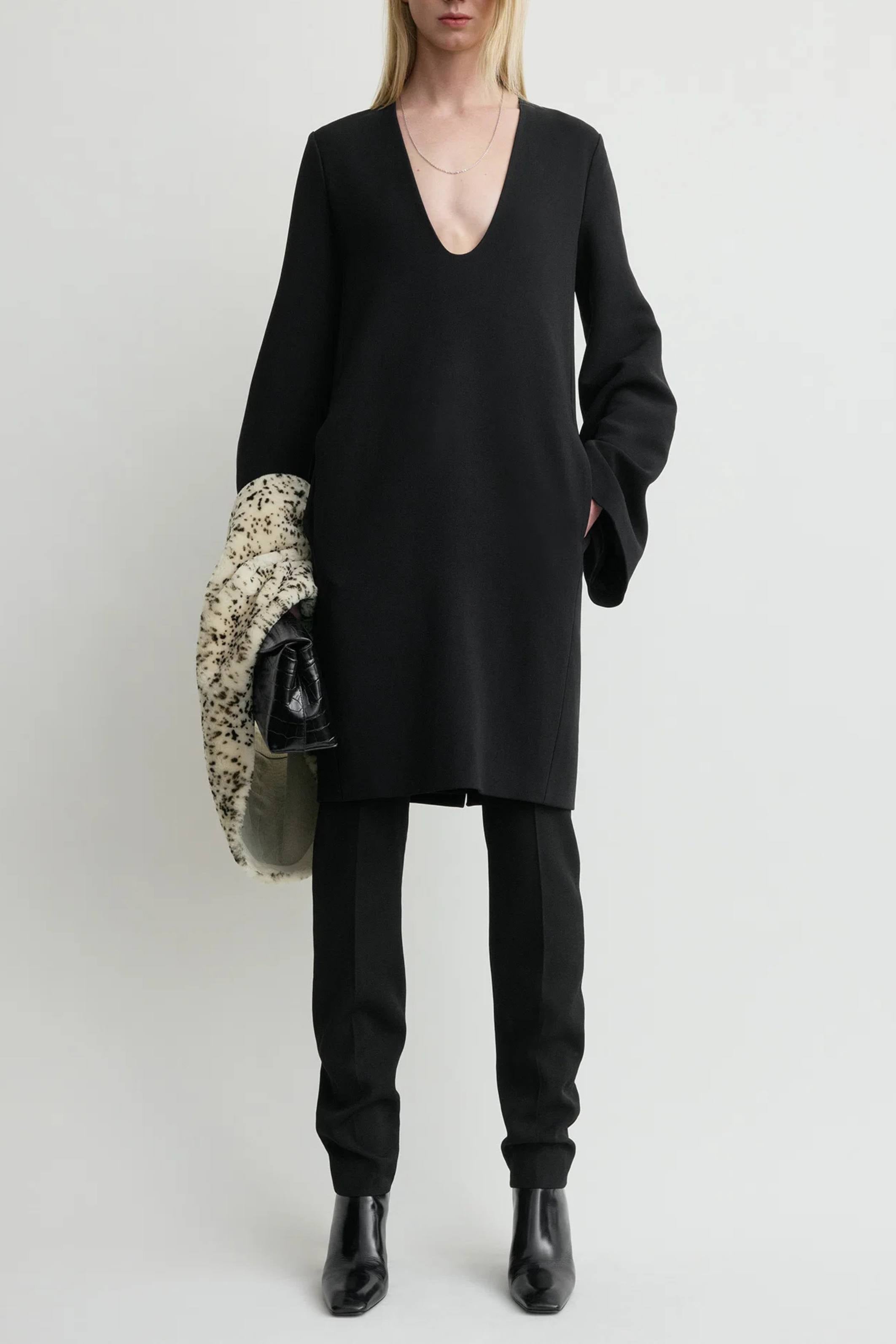 Short bell-sleeve dress