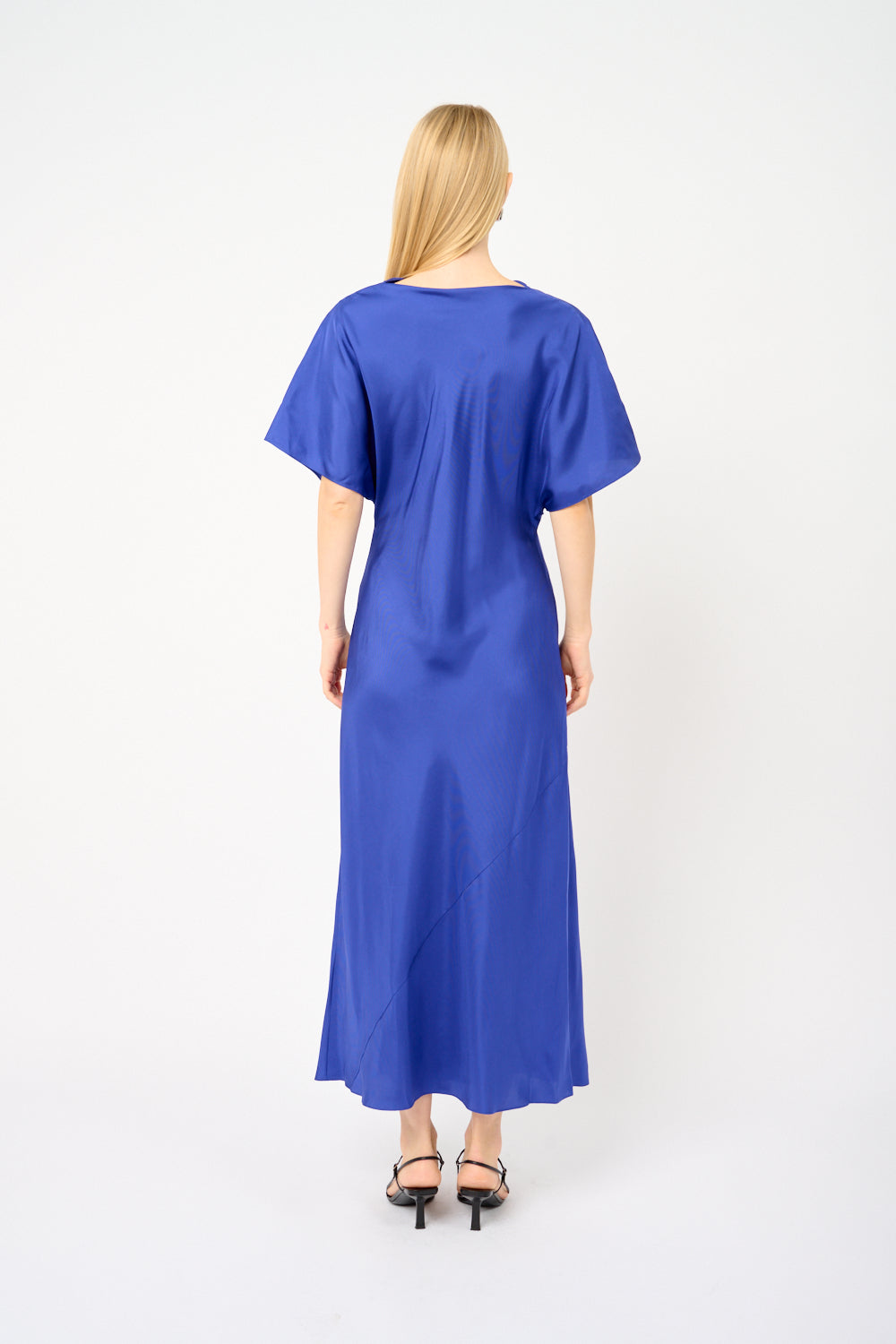 Vestido de seda fluido drapeado