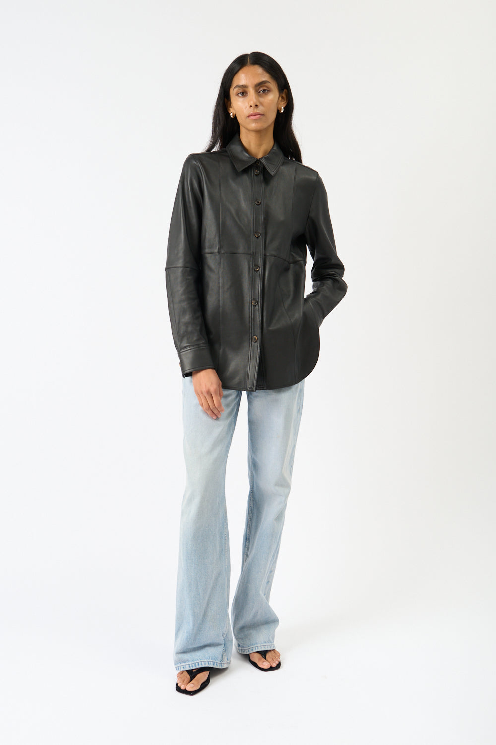 Toteme Chemise mince en cuir noir