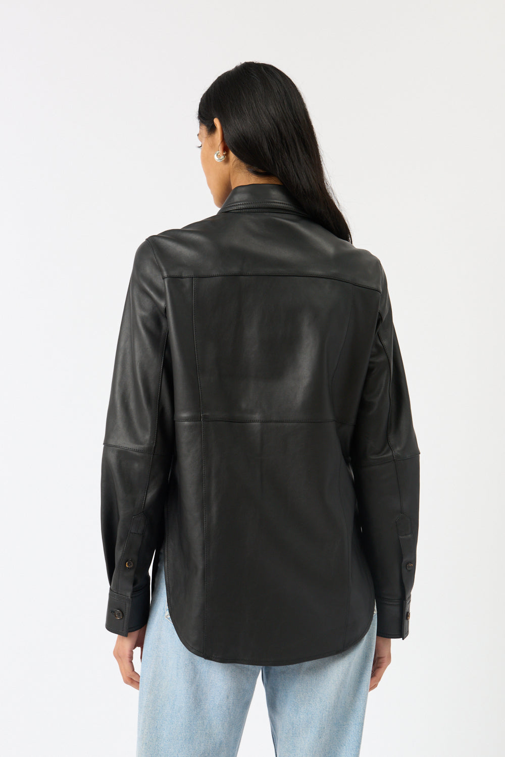 Toteme Chemise mince en cuir noir