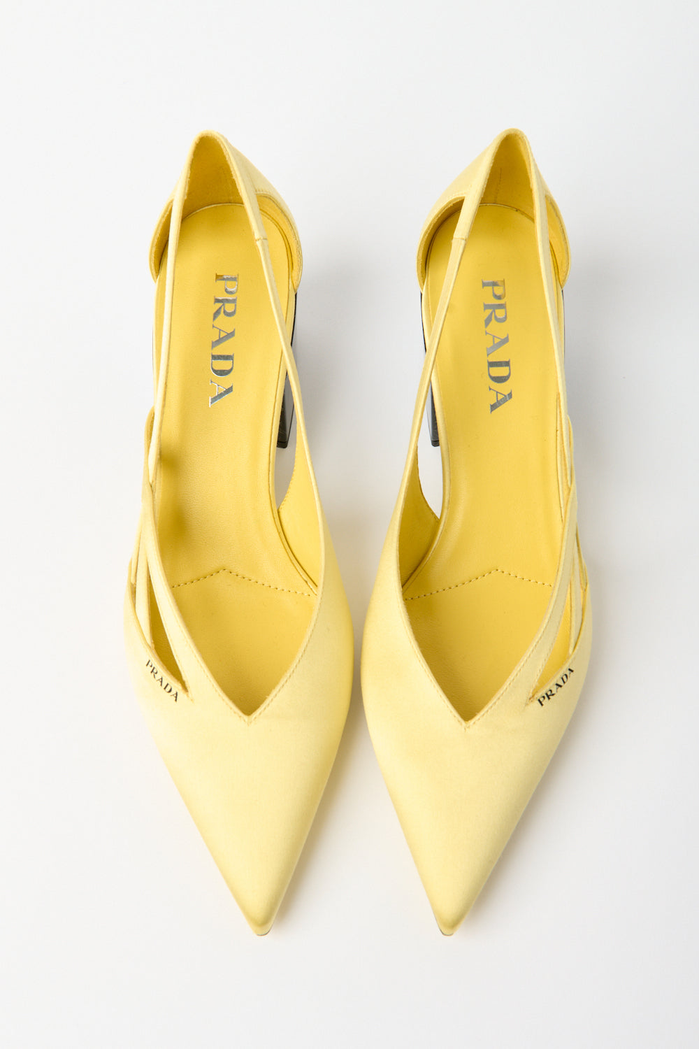 Satin Pantoletten mit Cut-Out