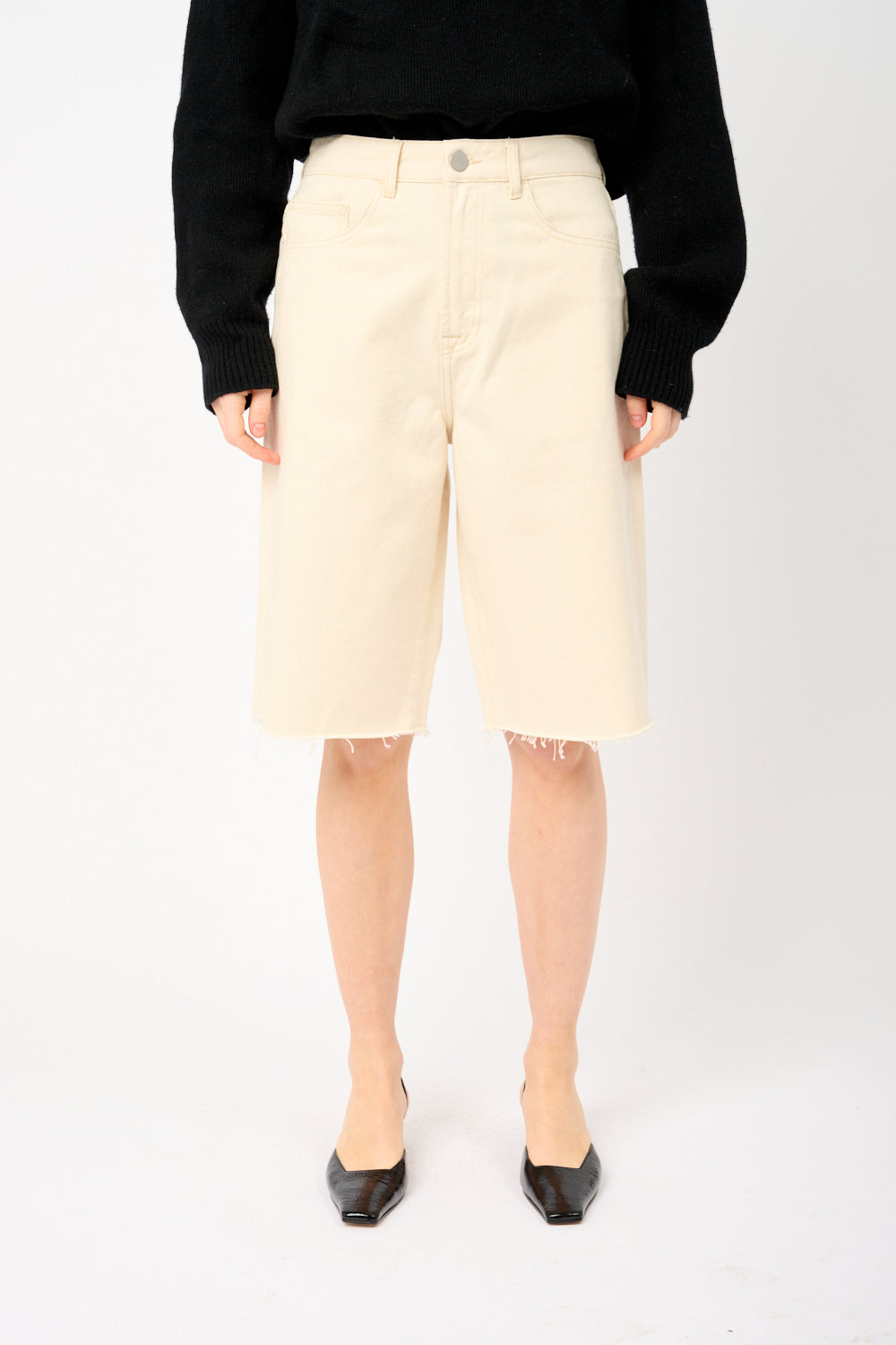 Short en denim écru à coupe ample