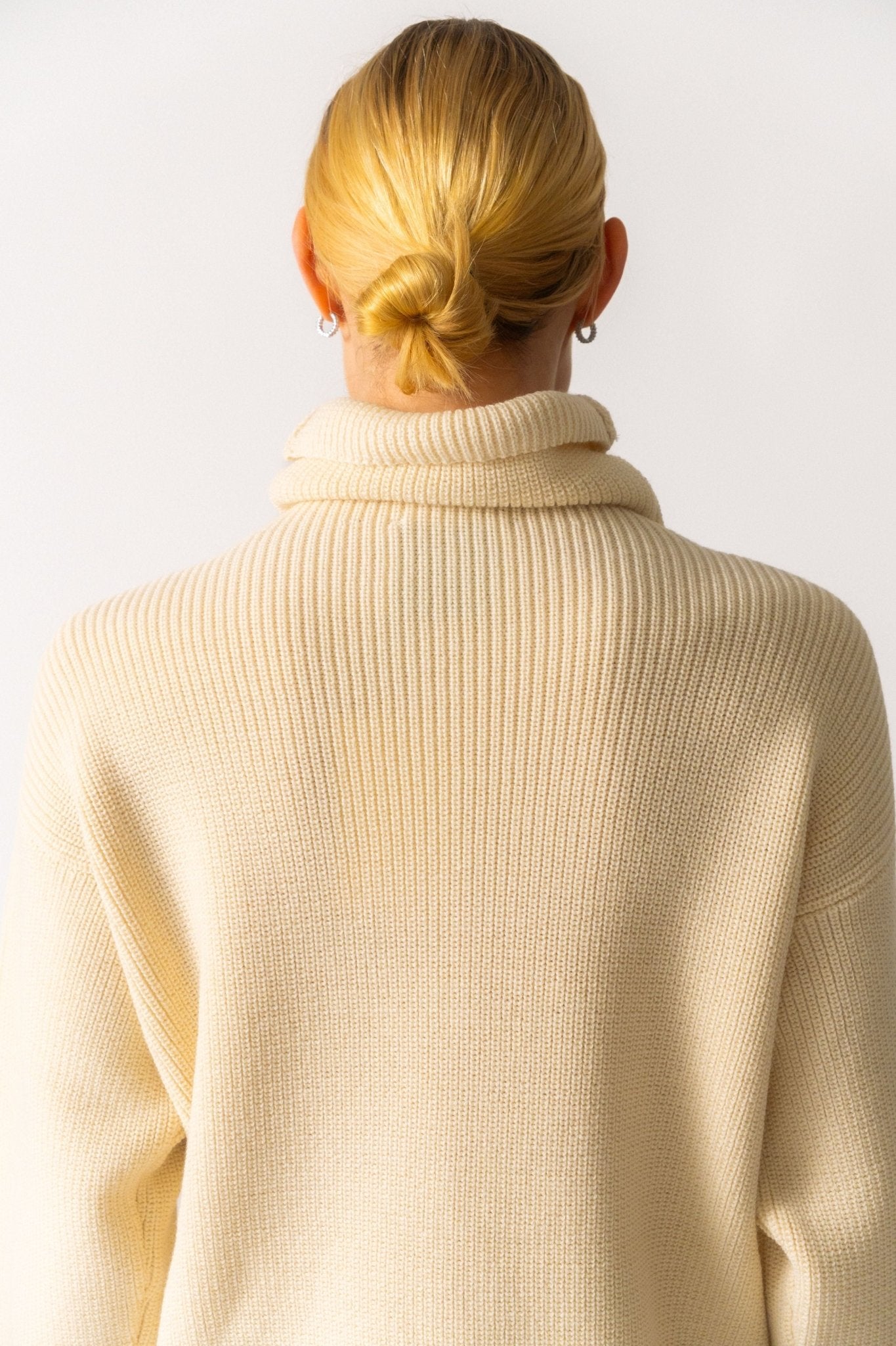 Róhe Off-White Unisex Turtleneck Seam-Detail Sweater - Bessette
