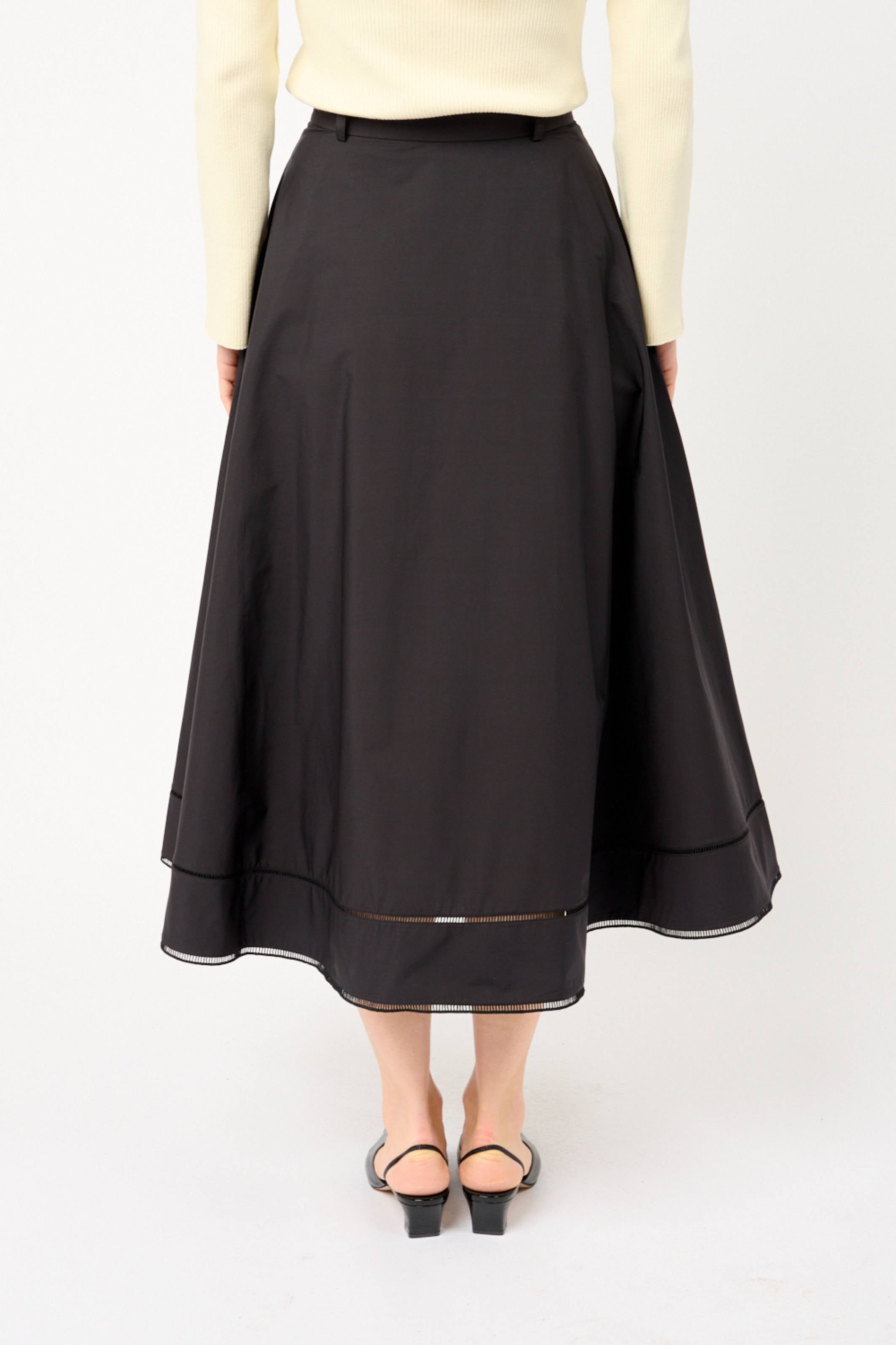 تنورة ميدي من القطن البوبلين المطرز