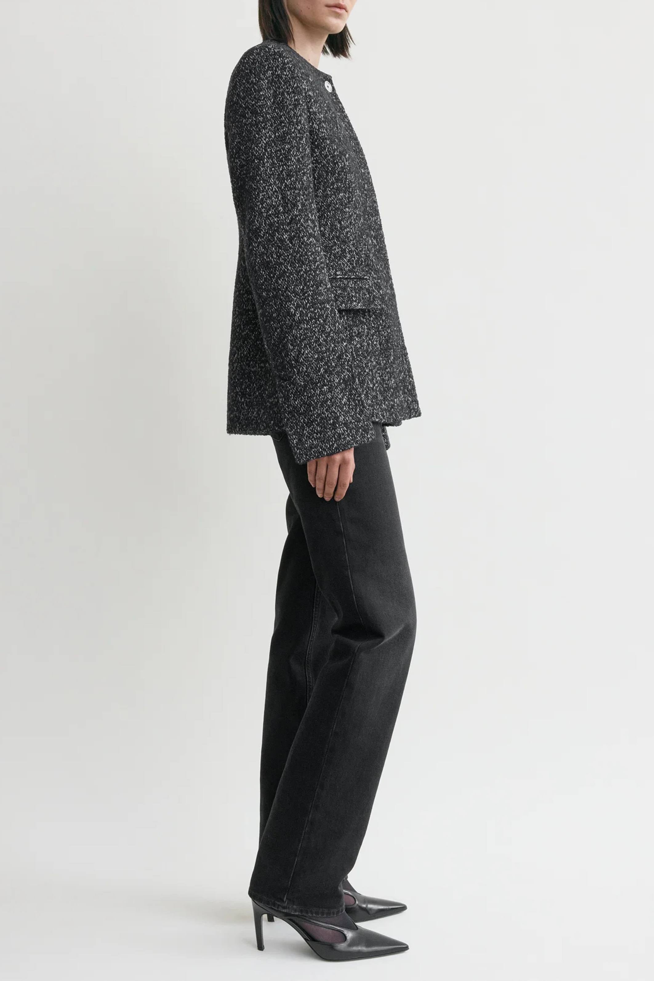 Collarless cinched jacket