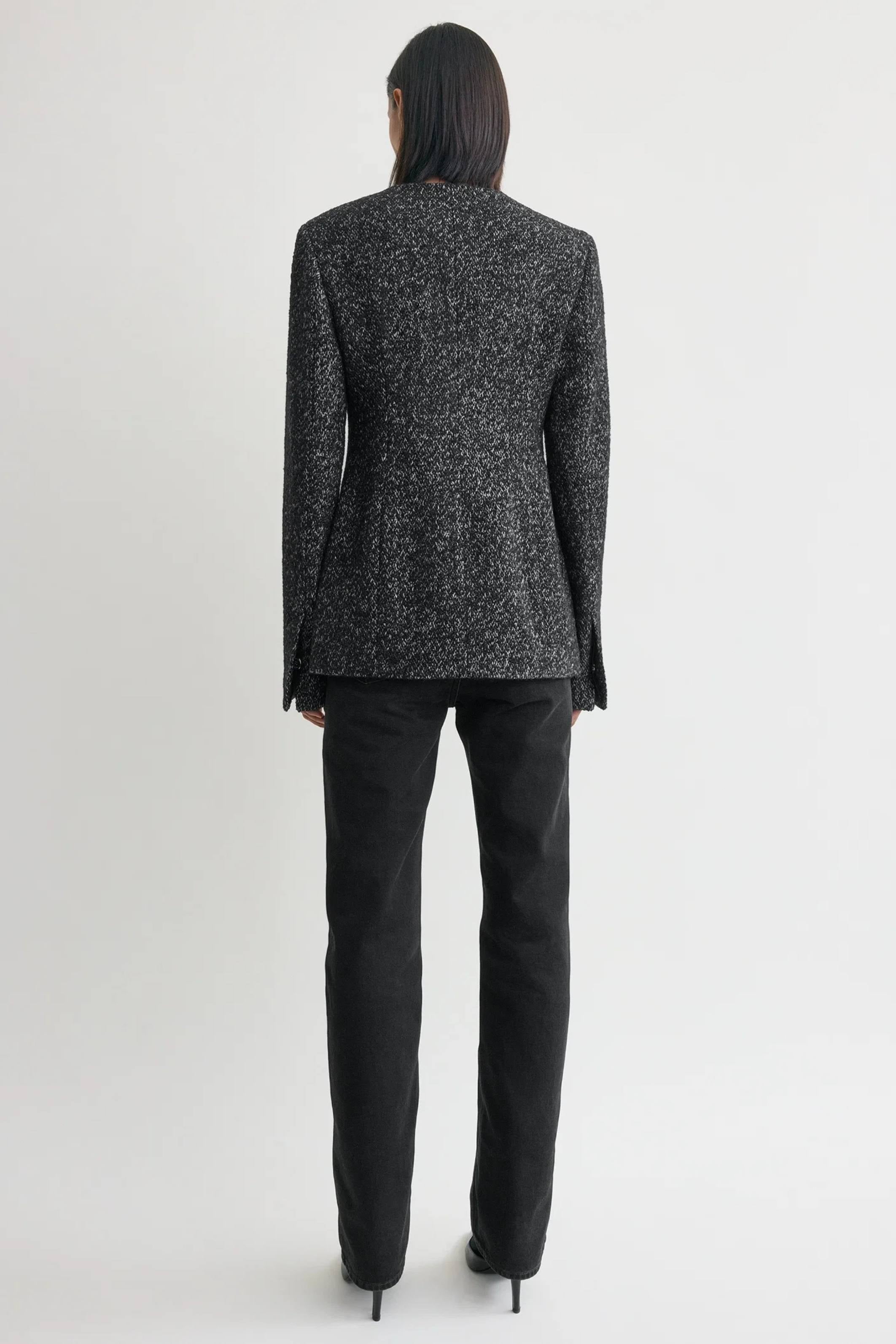 Collarless cinched jacket