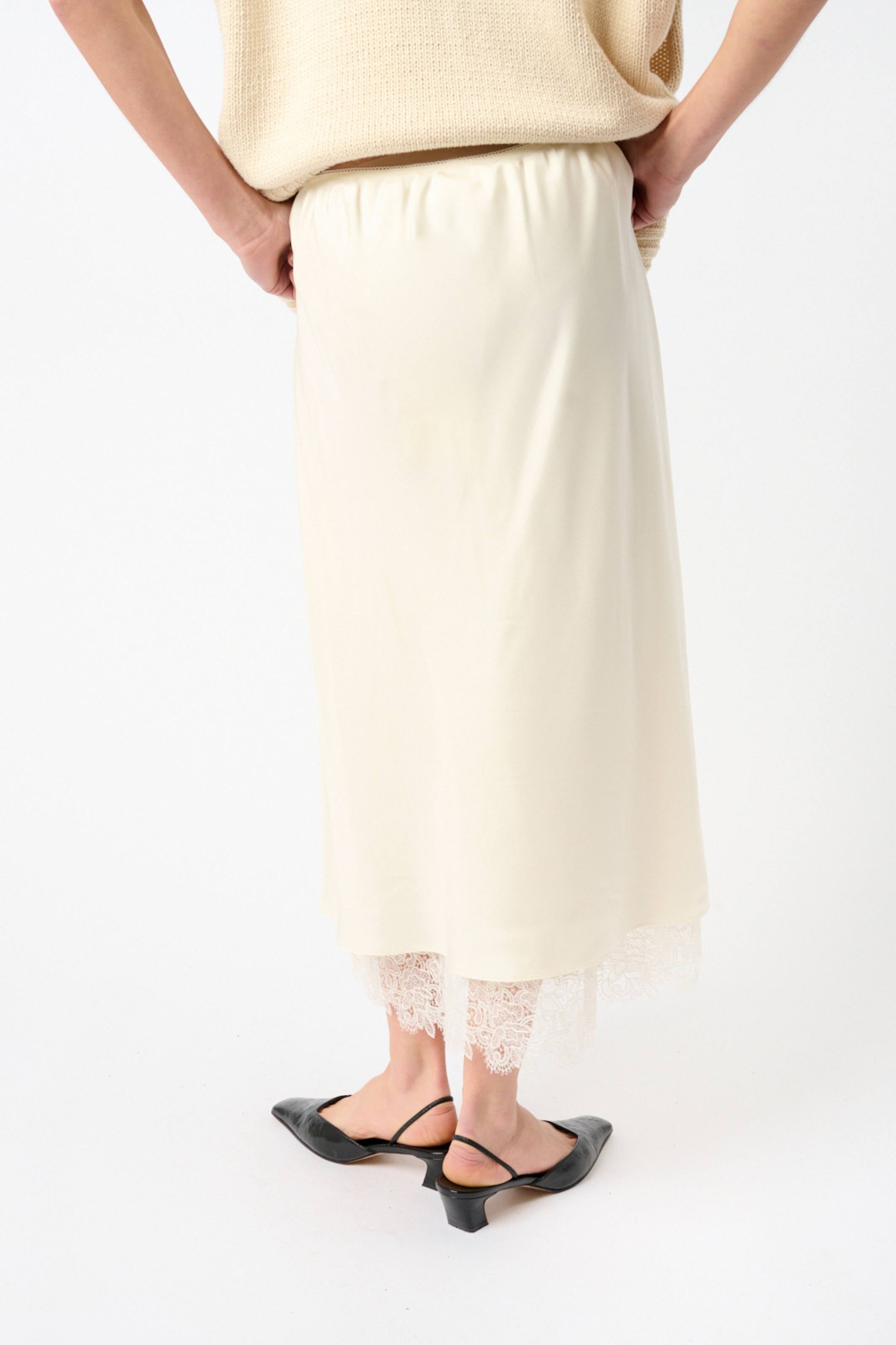 Seidenrock mit Spitzenbesatz