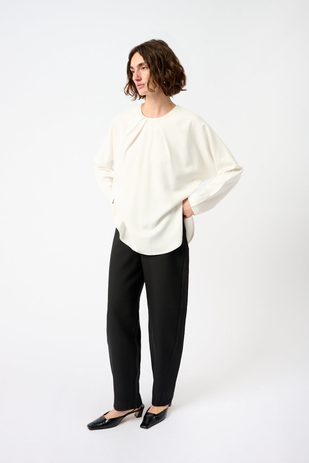 Broek met gedraaide naden