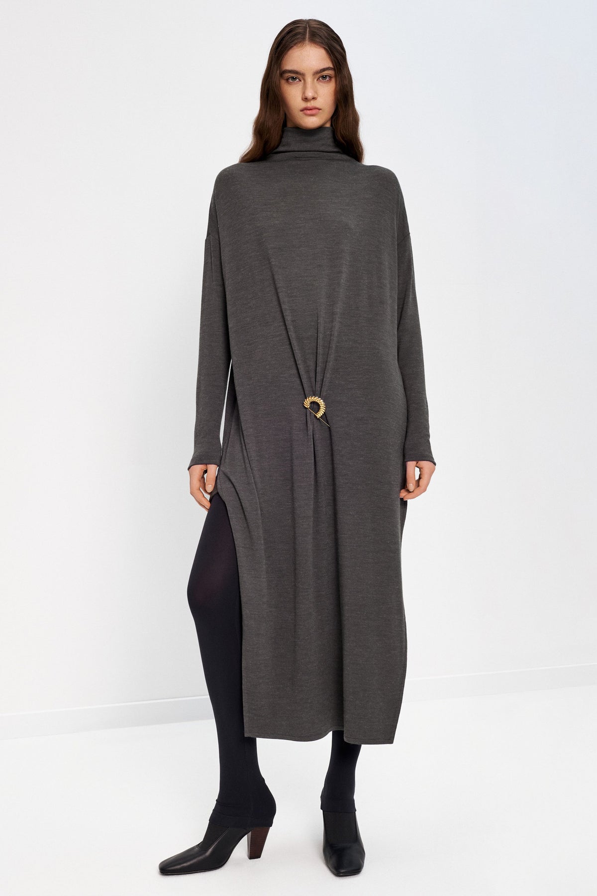 BROOCH DRESS (grey) - Bessette