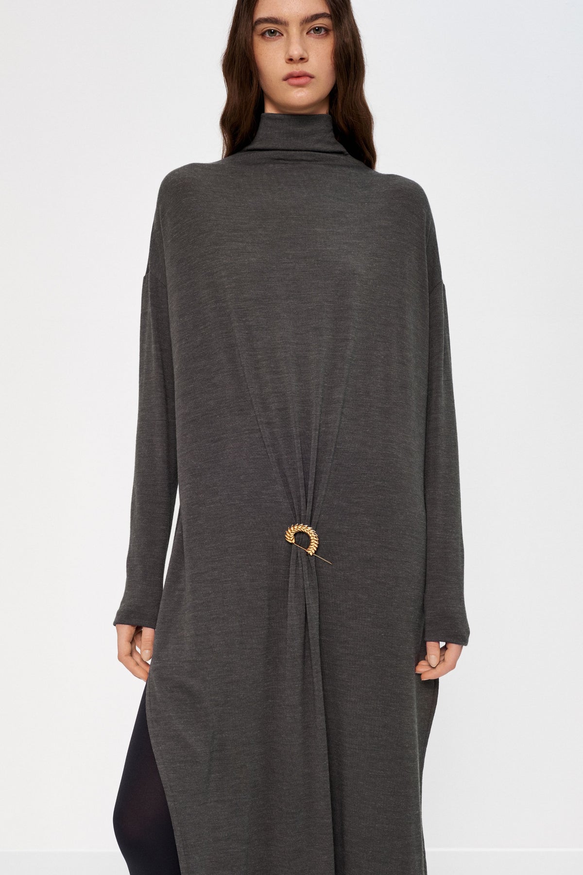BROOCH DRESS (grey) - Bessette