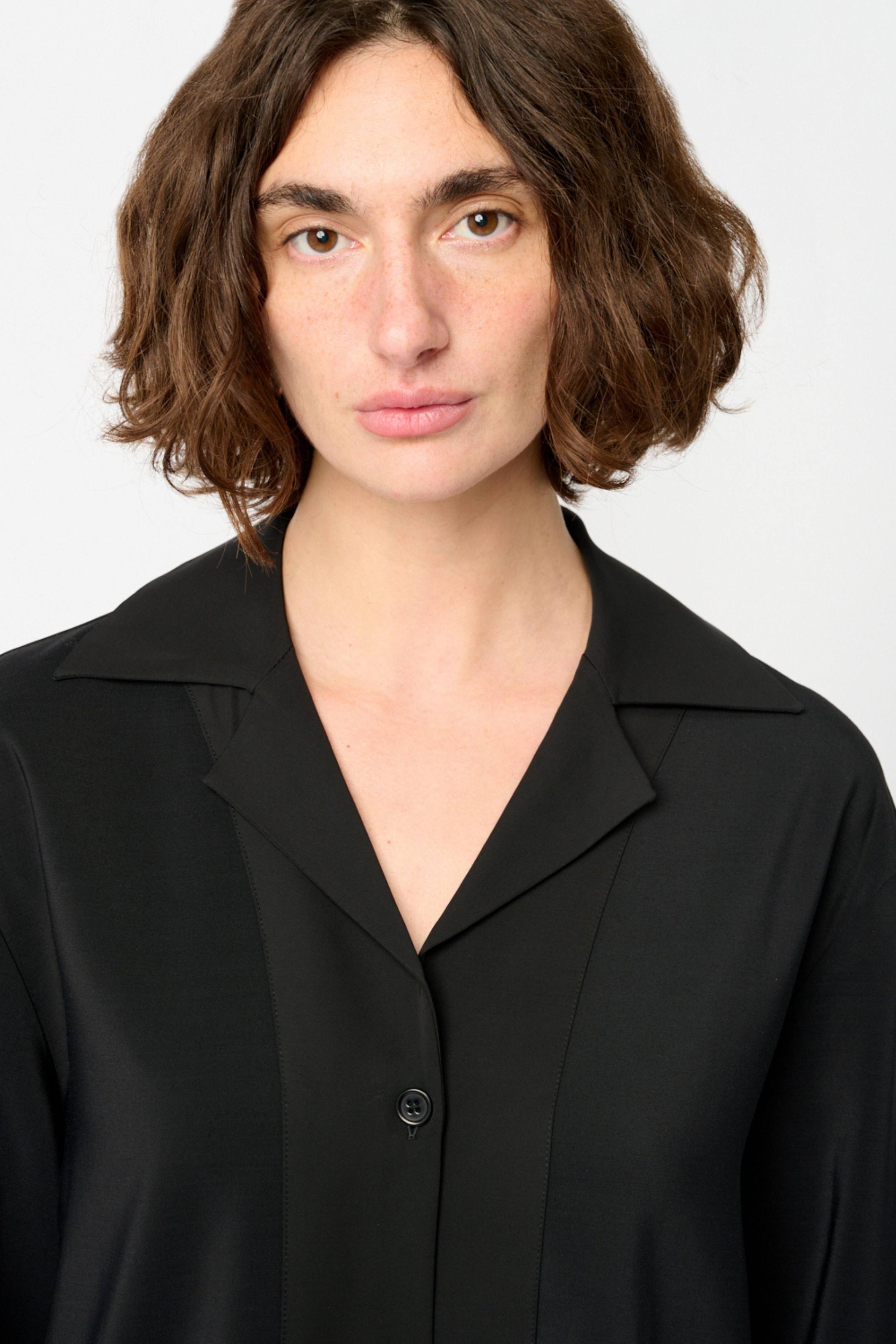 Crêpe shirt met satijnen rand