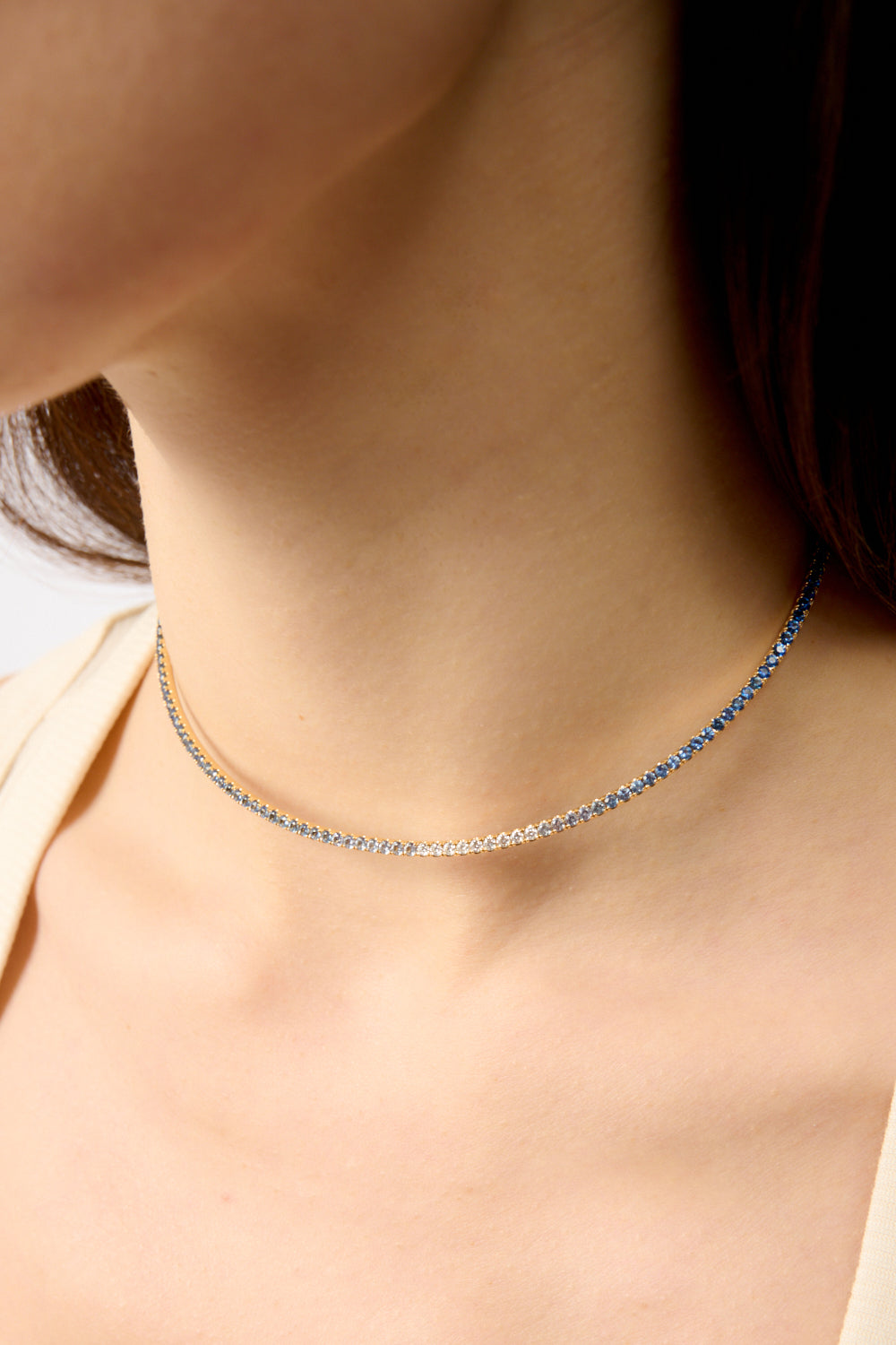 Золотой чокер с радужными полосками