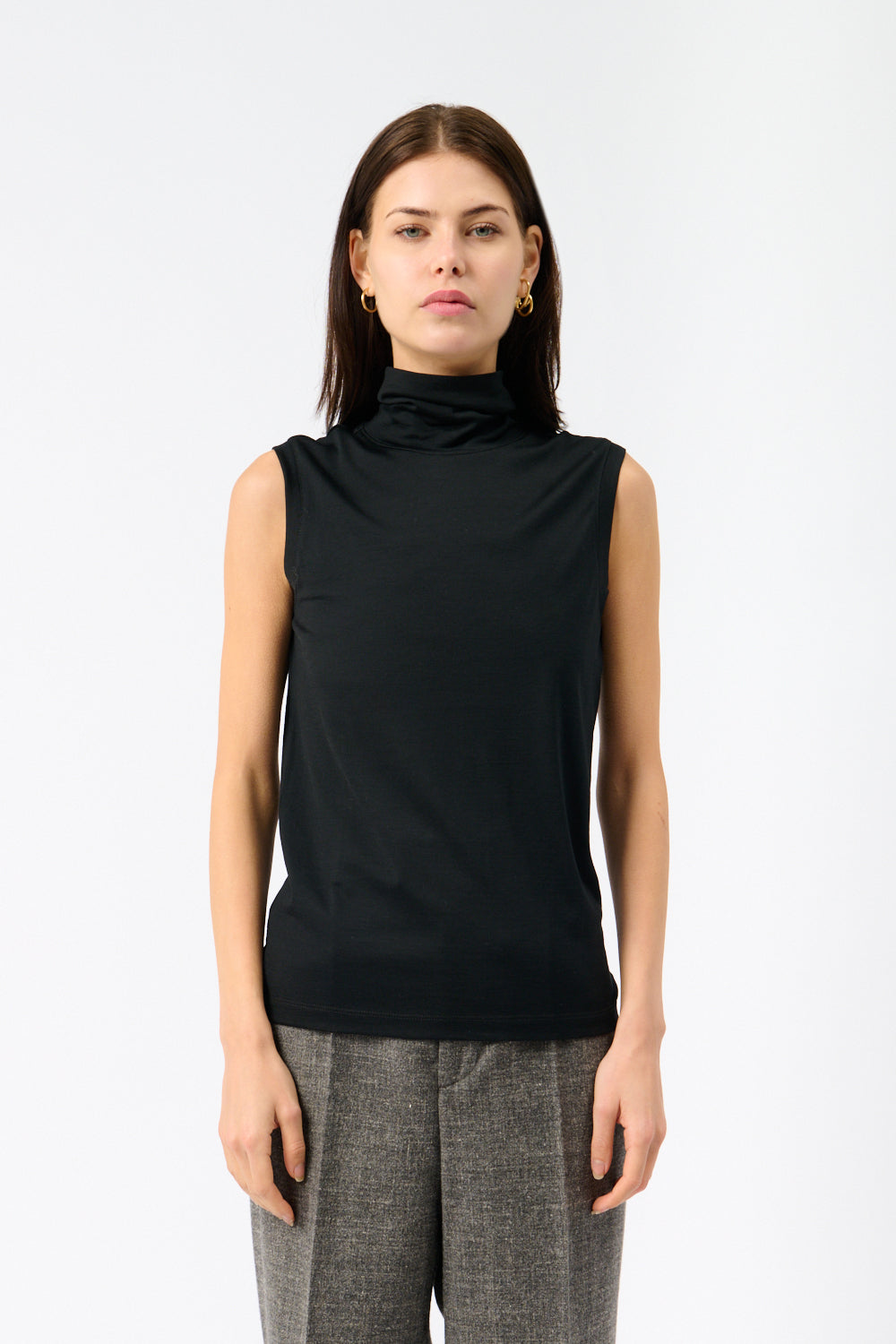 Róhe Sleeveless Light-weight Merino Wool Turtleneck - Bessette