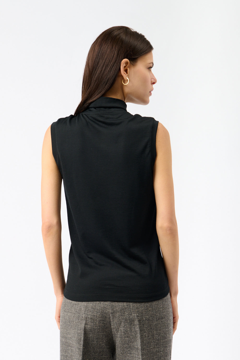 Róhe Sleeveless Light-weight Merino Wool Turtleneck - Bessette