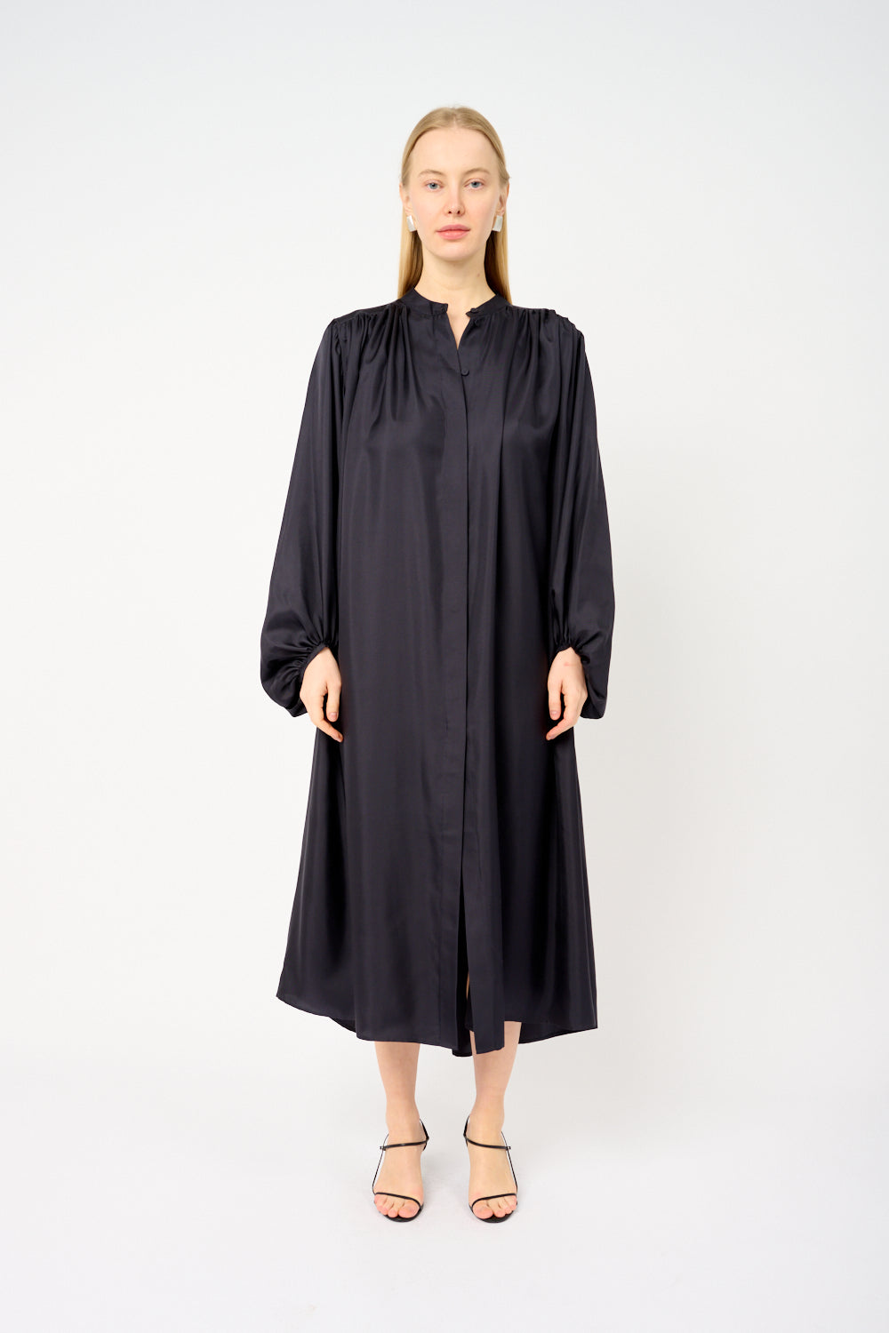 褶皺絲質連身裙