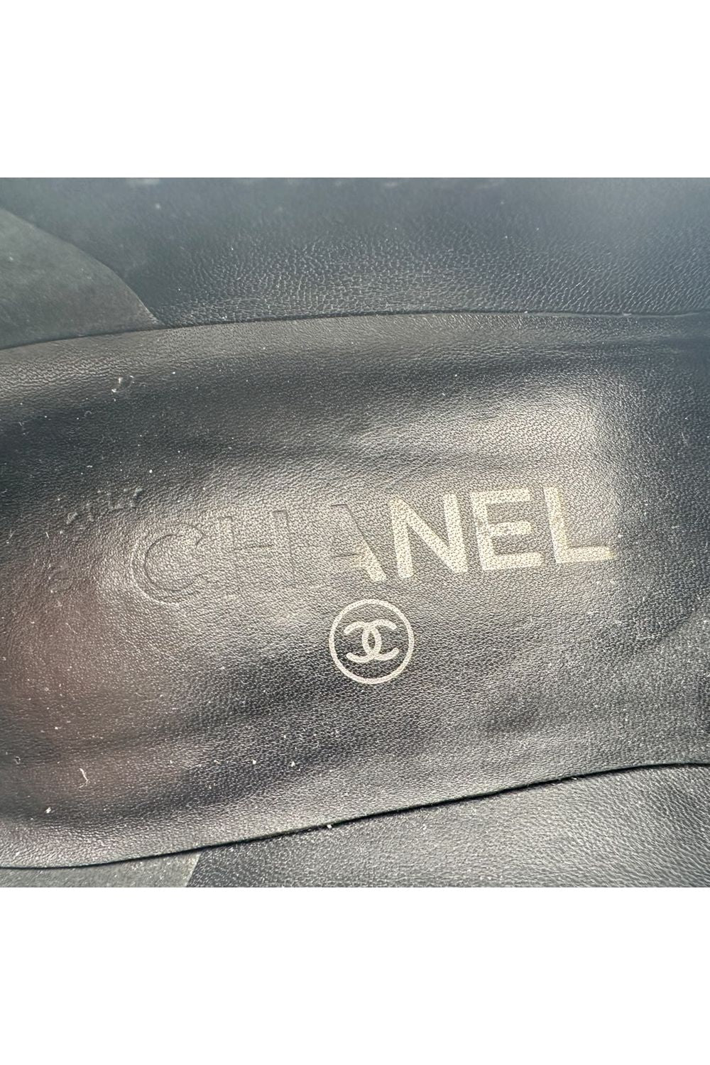 Chanel Interlocking CC Logo Flats in Black Patent Leather