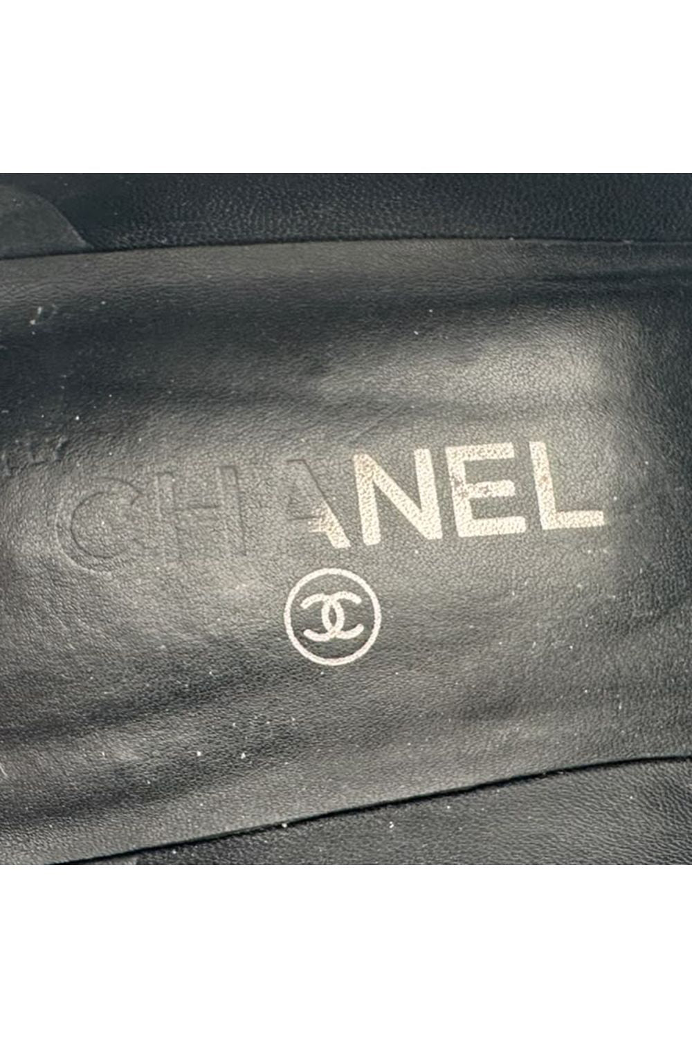 Chanel Interlocking CC Logo Flats in Black Patent Leather