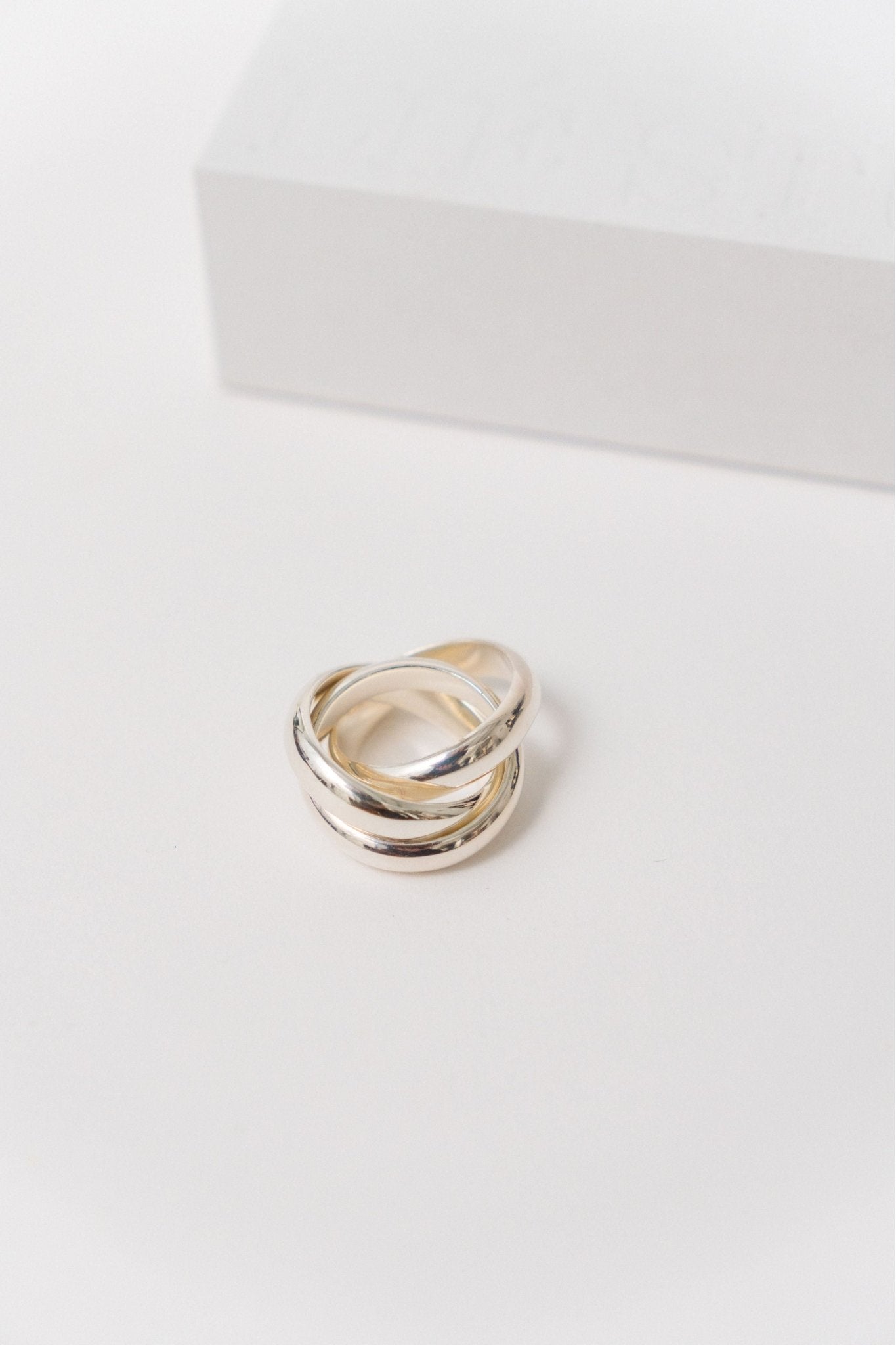 アクセサリー Lie studio The Sofie Ring 54 アクセサリー Lie studio The Sofie Ring 54 The Sofie Ring – LIÉ STUDIO