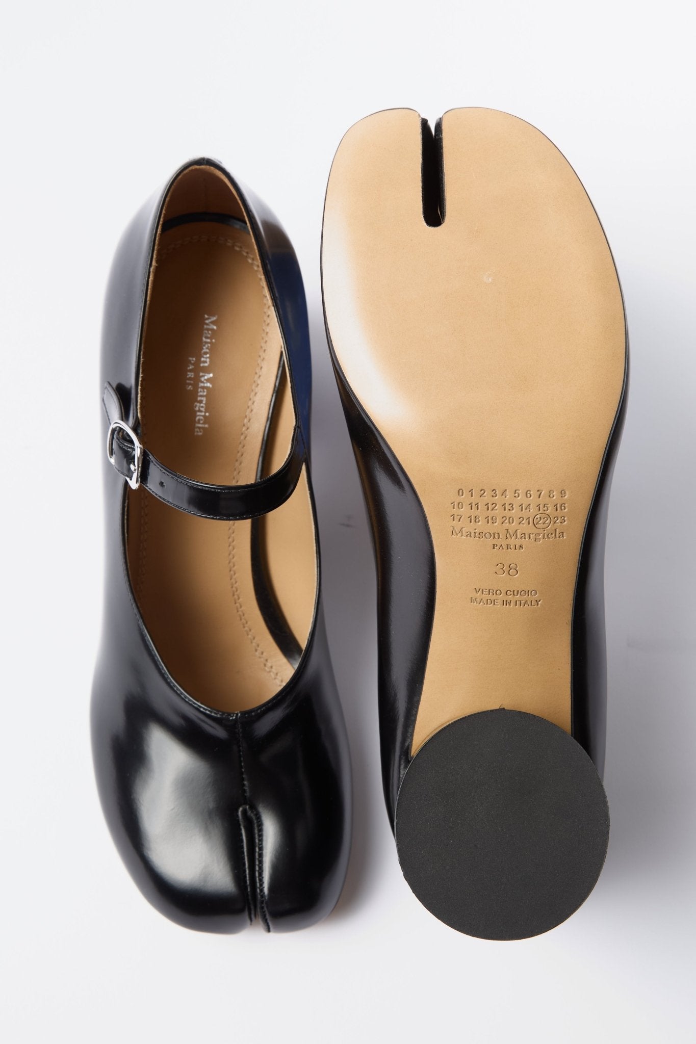 Maison Margiela Tabi Brushed Leather Pumps - Bessette
